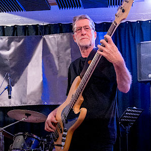 Karl - Bass